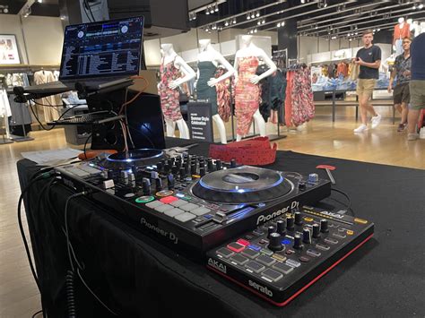 Doing some gigs in the Mall of America! : r/DJSetups