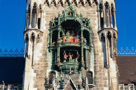 Glockenspiel Munich on Marienplatz [times & history]