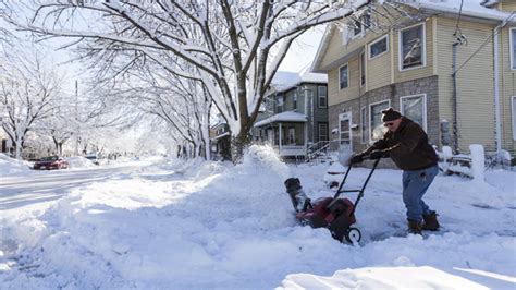 Snow burdened Boston breaks seasonal snowfall record - CBS News