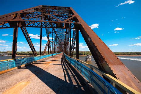 Visiting the Old Chain of Rocks Bridge (Pictures)