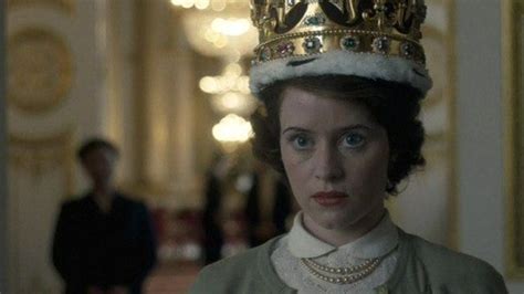 The Crown: Netflix premieres Queen Elizabeth II drama - BBC News