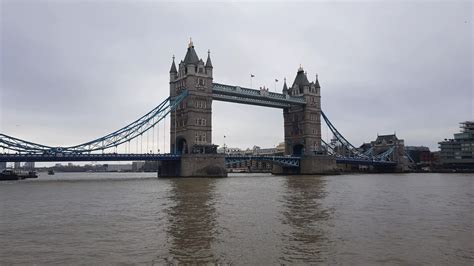What are the famous landmarks in UK? 50 British landmarks!