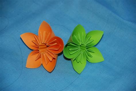 Post It Note Kusadama Flowers · An Origami Flower · Version by Nush