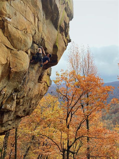 Fall colors in Arkansas : r/climbing