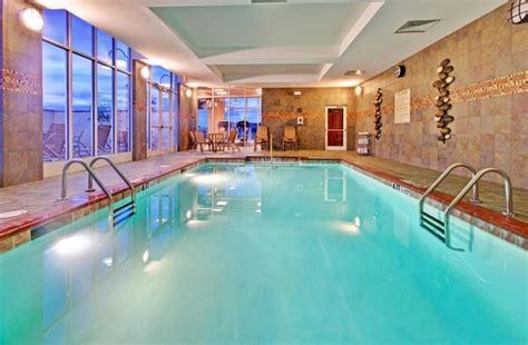 12 Hotels with Indoor Pools in Jackson, MS