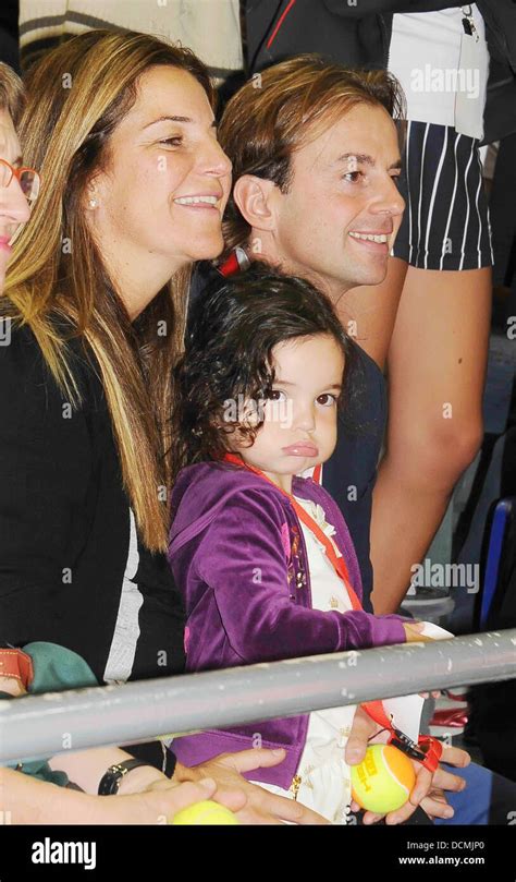 Pregnant Arantxa Sanchez Vicario, husband Josep Santacana and their daughter Arancha Tribute to ...