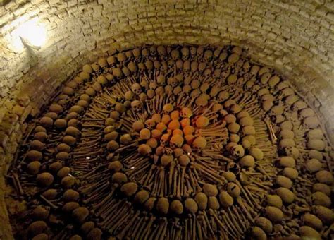 10 Spooky Pictures Of The Parisian Catacombs