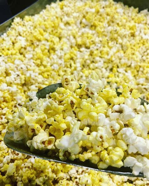 Who wants some movie theater butter popcorn?? : r/popcorn