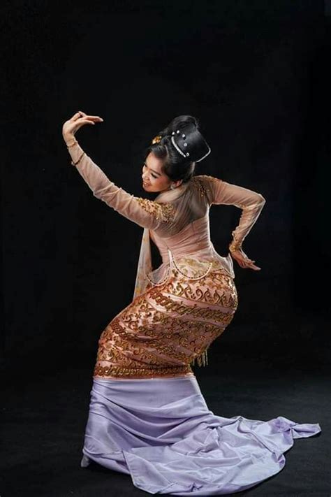 Pin by Than Soe Oo on Myanmar dance picture | Burmese girls, Myanmar art, Vintage myanmar