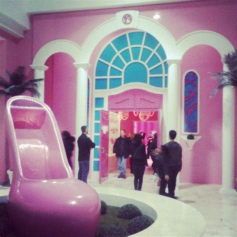 Barbie dreamhouse at the Mall of America = two thumbs way up!!! #Barbie ...