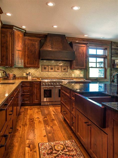 I love the wood floors and cabinets in this kitchen | Mutfak ...