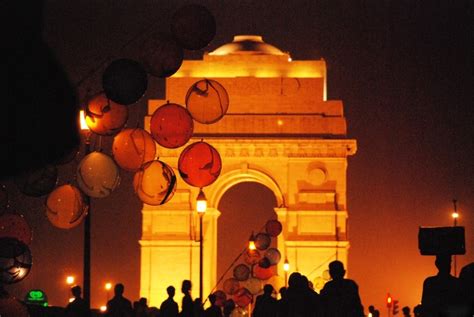 Things To You Can Do At The Iconic India Gate On A Delhi Winter Night! | Curly Tales