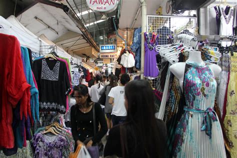 VIDEO: Pratunam Market - Crazy Shopping in Bangkok