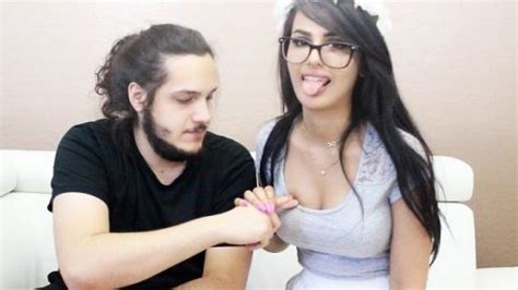 Who Is Sssniperwolf? 5 Fast Details In Regards To The Youtube Star | 一般社団法人みらいのヒトミ