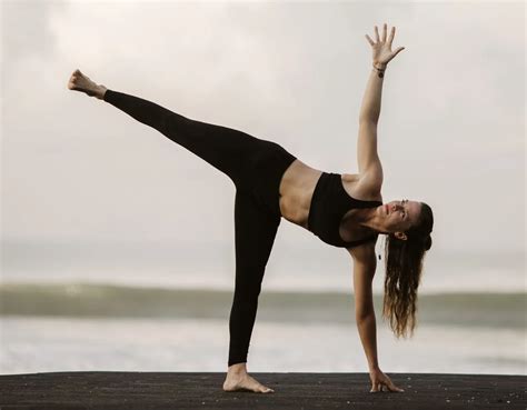 Ardha Chandrasana - Health Benefits, How to do?