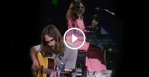 Carole King and James Taylor Perform "So Far Away" in 1971