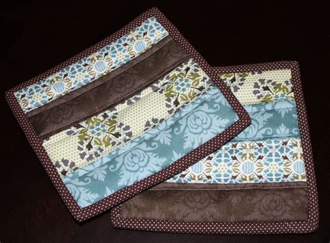 Quilted Pot Holders | Mug rugs, Pot holders, Holder