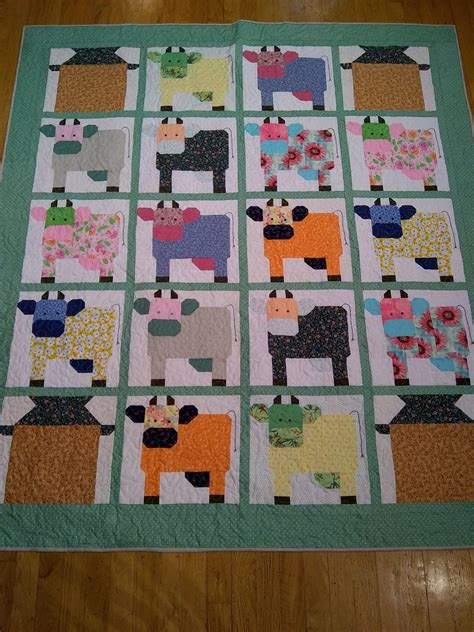 Lori Holt's cow pattern | Animal quilts, Farm animal quilt, Barn quilt patterns