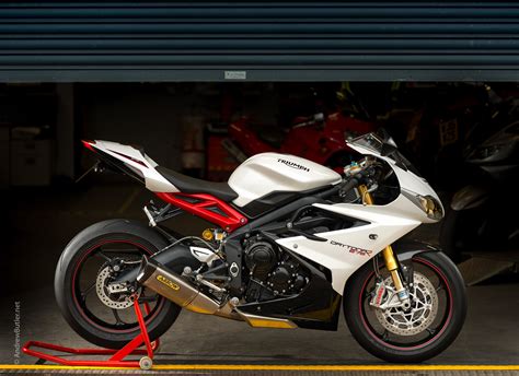 Photographing The Triumph Daytona 675 R at Bridge Motorcycles – Exeter