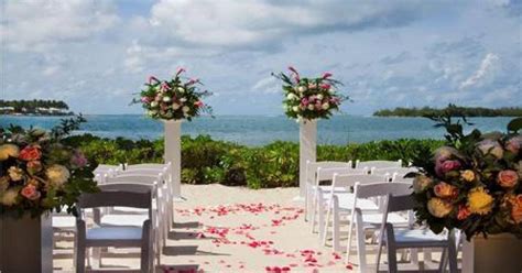 Florida Weddings: Guide to Local & Destination Beach Weddings in FL