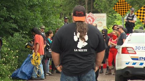 Canada Day on Roxham Road: protesters, supporters clash over asylum seekers at border | CBC News