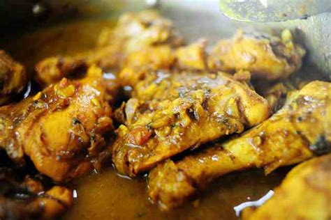 The Best CURRIED CHICKEN (TRINIDAD STYLE)