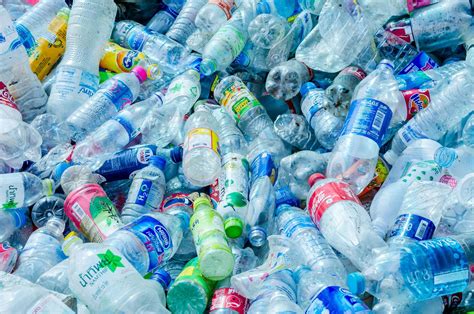 Recycling plastic bottles into jet fuel | News | RSC Education
