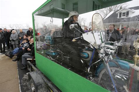 Dead Ohio man rides to funeral on Harley