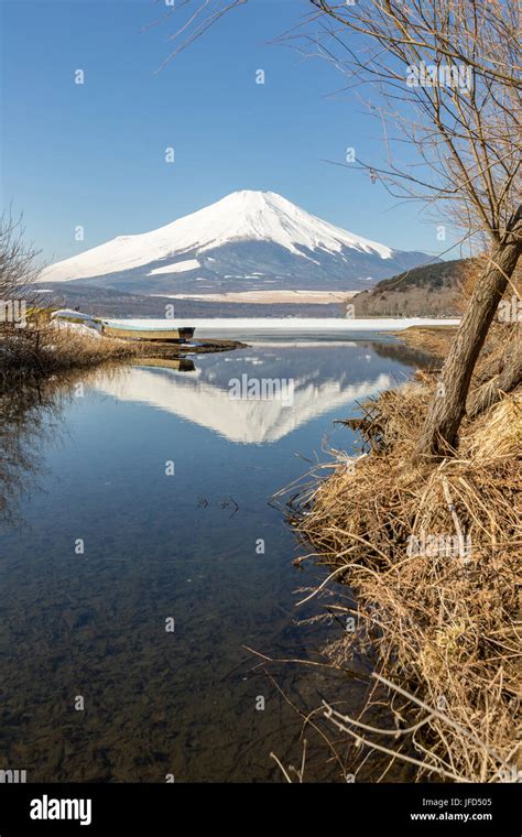 Winter Mount Fuji Yamanaka Lake Stock Photo - Alamy