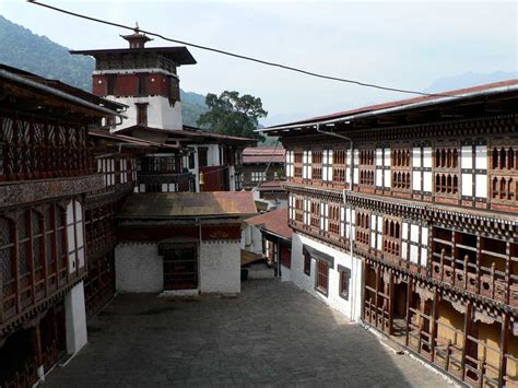 Trongsa Dzong, Bhutan Attractions | Timings, Entry Fee | Holidify