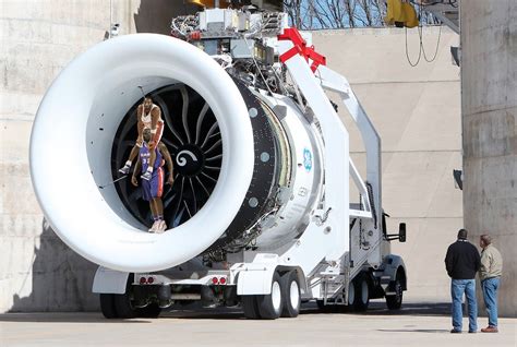 Here's The World's Largest Jet Engine | Gizmodo Australia