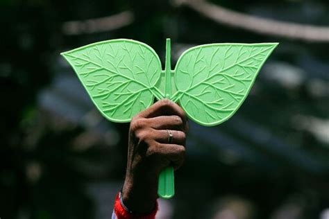 Unified AIADMK Submits Fresh Affidavits to EC for Election Symbol - News18