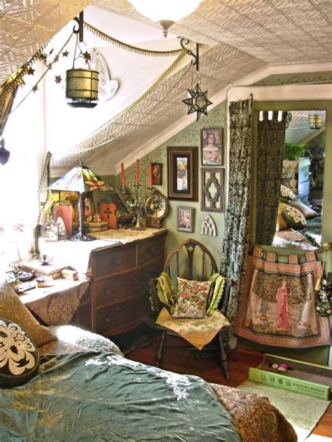 Amazing 34 Amazing Witchy Apartment Bedroom Design http://decorhead.com/2018/08/25/34-amazing ...