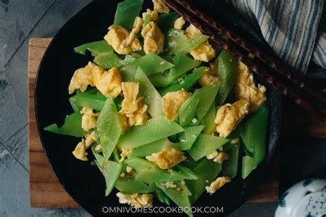 Celtuce Stir Fry with Eggs (莴笋炒鸡蛋) - Omnivore's Cookbook