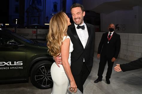 Jennifer Lopez and Ben Affleck bring Bennifer back to the red carpet ...