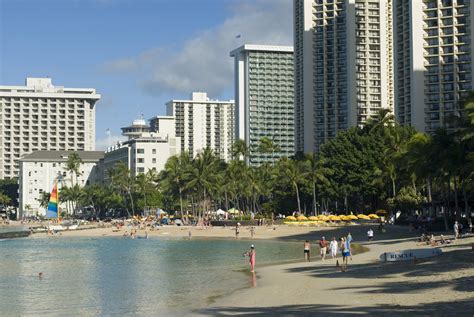 Free Stock photo of Tourists at Beautiful Seashore of Waikiki Beach | Photoeverywhere