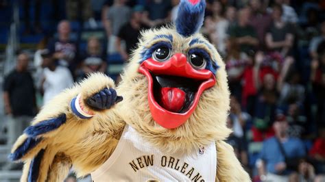 New Orleans Pelicans mascot has surgery - ESPN