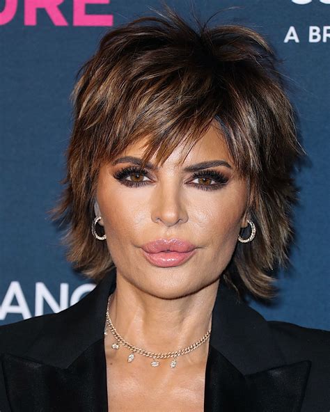 21 pics of Lisa Rinna showing how little she's aged over the years