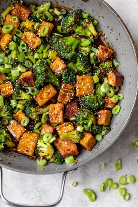 Broccoli Tofu Stir Fry {Easy and Healthy!} – WellPlated.com