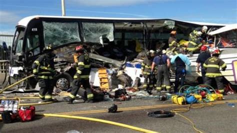 Seattle bus crash: 4 confirmed dead, 12 seriously injured | CBC News