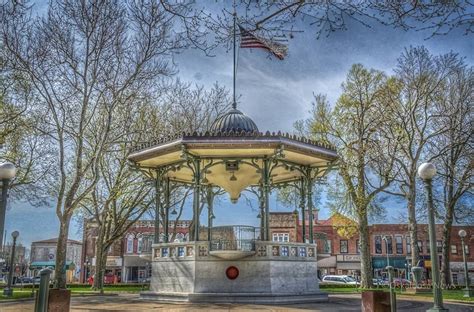 Oskaloosa City Park and Band Stand, Iowa | Oskaloosa iowa, Seaside resort, Park city