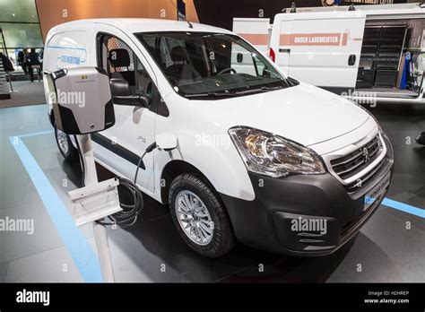 The new Peugeot Partner electric van Stock Photo - Alamy