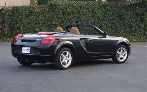 2003 Toyota MR2 Spyder Pictures - 7 Photos | Edmunds