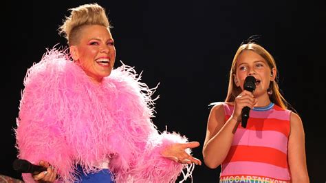 Pink's Daughter Willow ROCKS the Crowd at Mom's Concert - YouTube