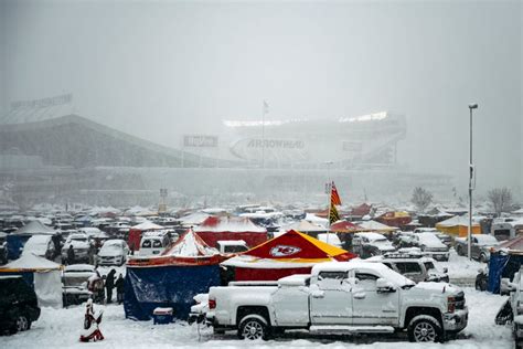 How NFL Fields and Players Stay Warm | Cold-Weather Football Games