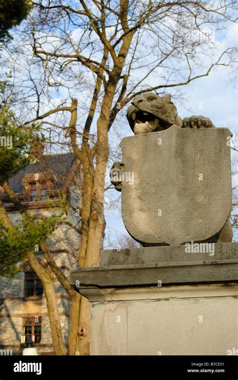 Stone statue of a tiger on the campus of Princeton University Stock Photo - Alamy