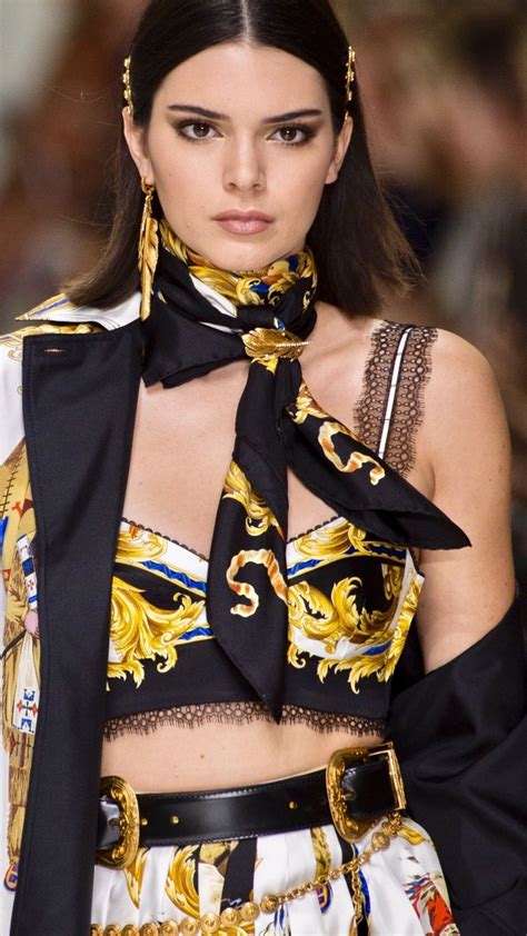 Best of VERSACE Spring 2018 • IN FASHION daily | Fashion, Versace outfit women, Casual summer ...