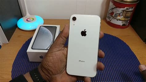 Apple iPhone Xr Unboxing (White) - YouTube