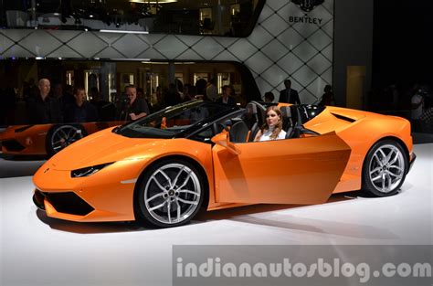 Lamborghini Huracan Spyder LP610-4 front three quarter orange at the IAA 2015