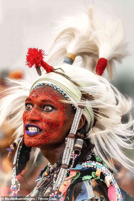 Wodaabe tribe where MEN spend hours doing their hair and makeup to impress women | Daily Mail Online